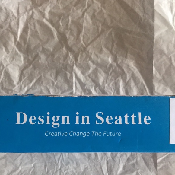 Paper Towel Holder With Wall Mount New - Picture 6 of 7